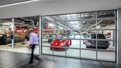 Der Porsche-Händler in Melbourne hat Compact Tore im Ausstellungsraum