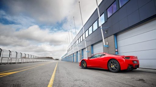 Compact vouwdeuren in de Pitstraat van TT circuit Assen