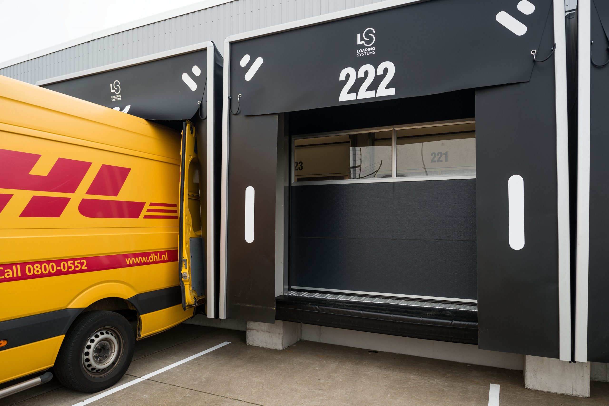 DHL loading dock with Compact doors