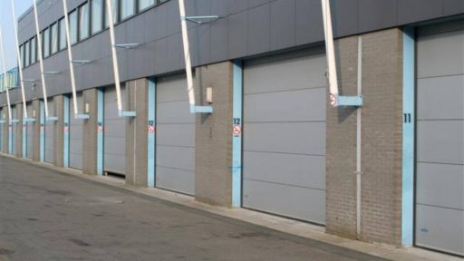 Pitlane with closed Compact doors