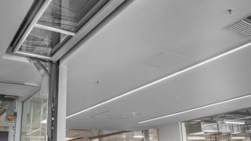 Integration in the ceiling is possible with the Compact door