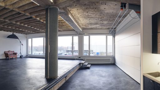 De Compact vouwdeur wordt door Raw studios gebruikt als flexibele tussenwand