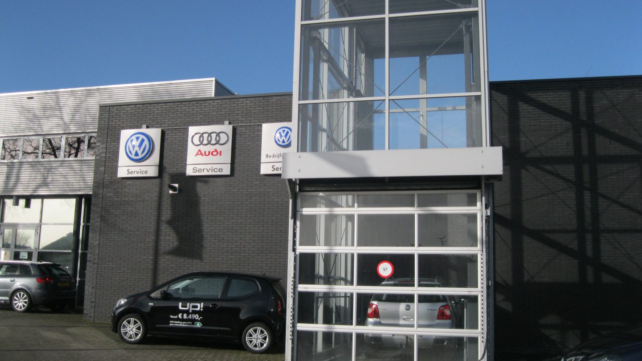 Car elevator at a car dealership