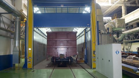 Spray booth for trains