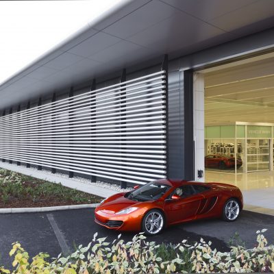 McLaren Technology centre kiest voor Compact vouwdeuren